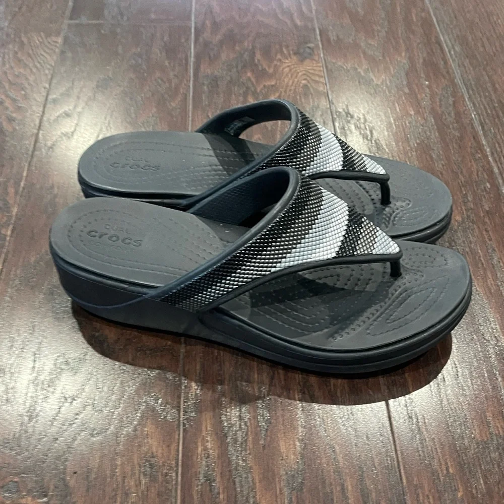 Crocs Monterey Beaded Thong Sandal Size 9 Black Slip On Wedge Flip Flops